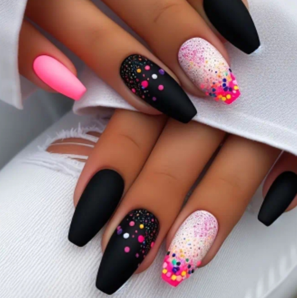 🔥3/$21 Chic Black and Pink Nail Art